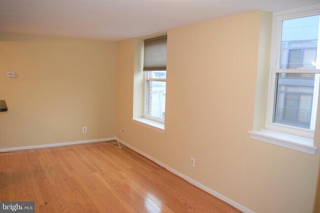 Building Photo - 1436 Meridian Pl NW