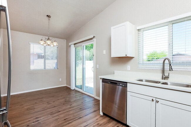 Building Photo - 9009 E Kinross Dr