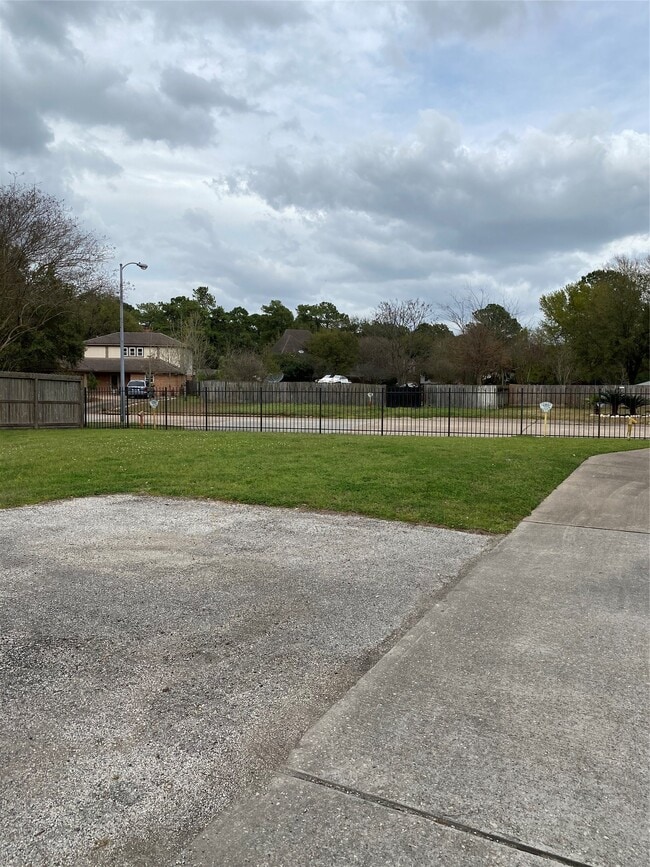 Building Photo - 10723 Norchester Village Dr