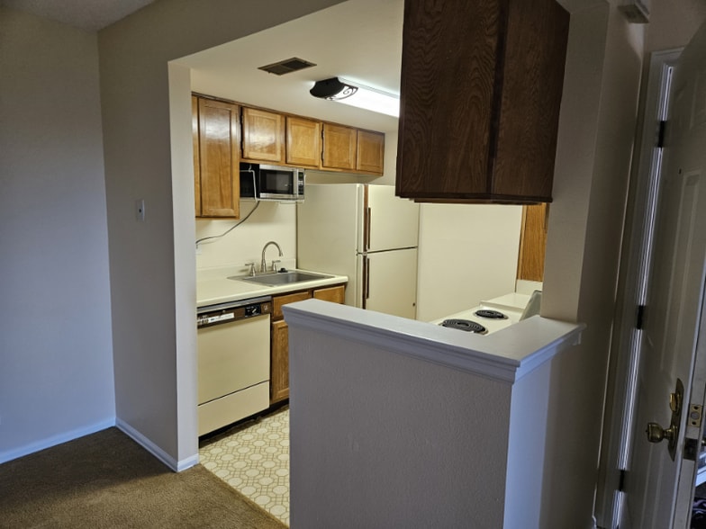 Building Photo - 912 Tenderfoot Hill Rd