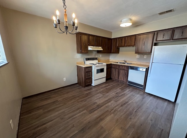 Building Photo - 1 Bedroom/1 Bathroom for Rent - Silvis, IL