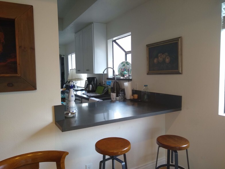 extended kitchen counter with bar area - 14572 Dickens St