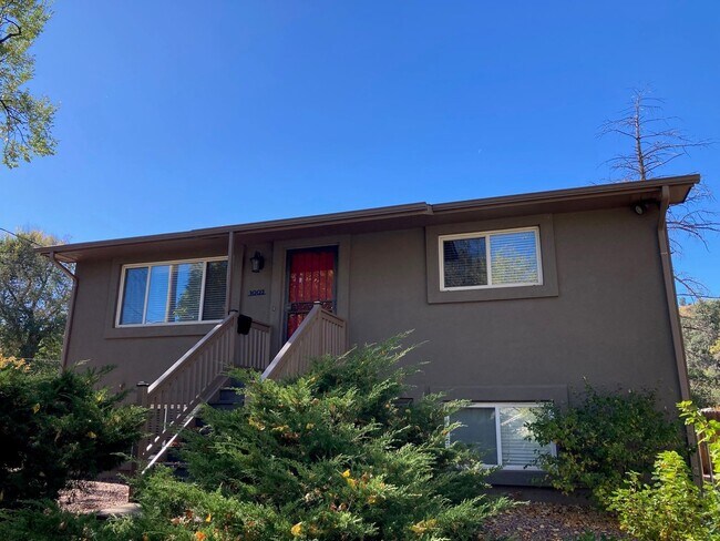 Building Photo - 1002 N Walnut St