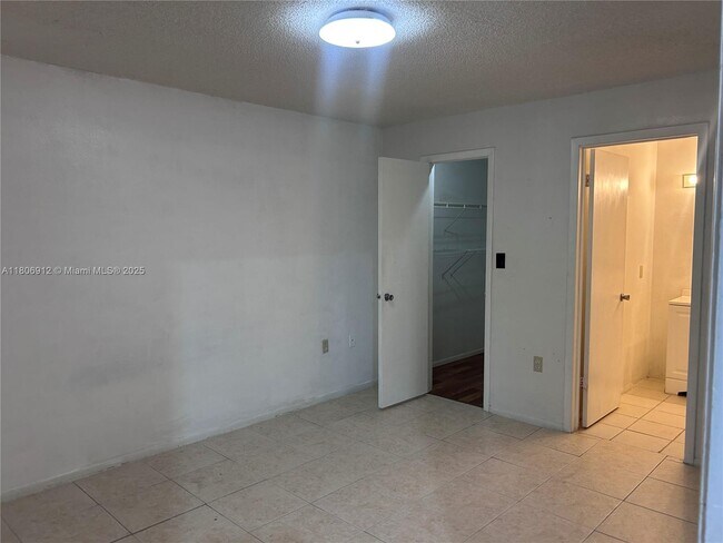 Building Photo - 10581 SW 155th Ct