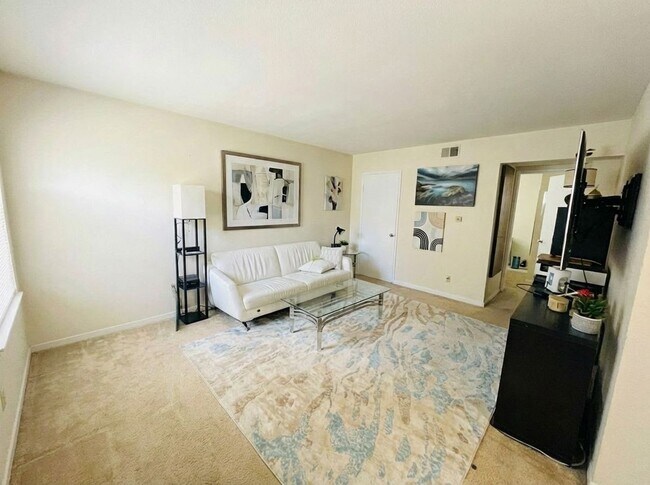 Building Photo - NOK