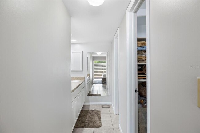 Building Photo - 4156 Northmeadow Cir