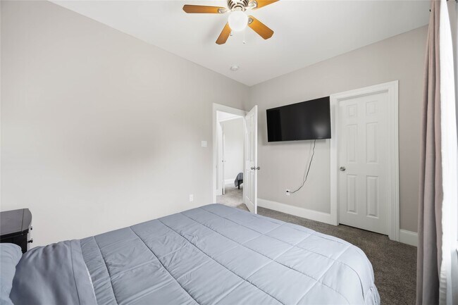 Building Photo - 9320 Coffee St