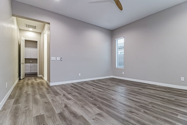 Building Photo - 16020 W Cameron Dr