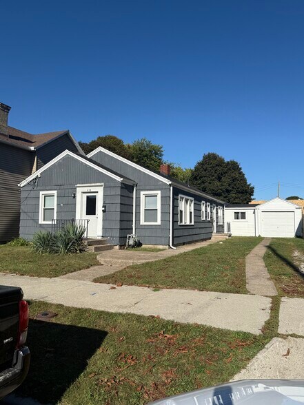 Renovated duplex four blocks from downtown Sandusky - 218 Lawrence St