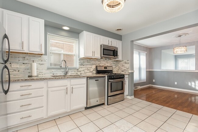 Building Photo - Ashburn 3 Bedroom