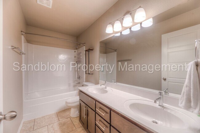 Building Photo - For Lease | Bixby | $3600 Rent | Available...