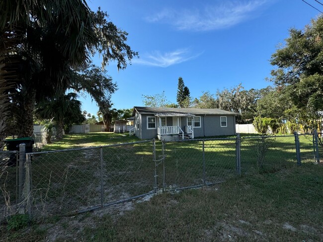 Building Photo - Apoka 3 Bedroon 1 Bath Home