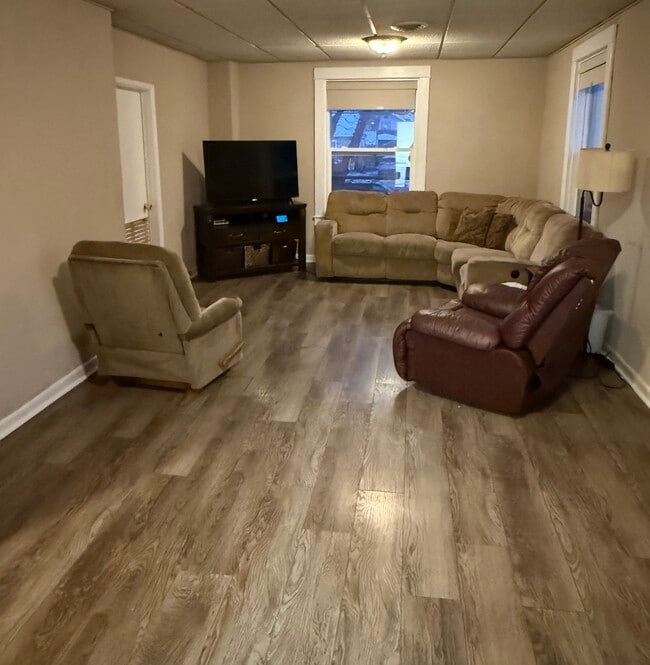 Primary Photo - 905 N California Ave