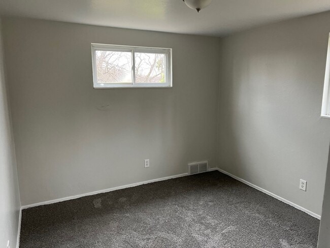 Building Photo - Renovated 3BD/2BA Home in Penn Hills