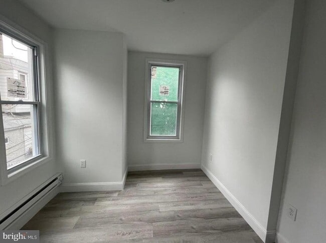 Building Photo - 2731 N Darien St
