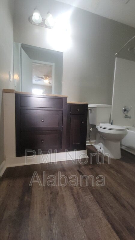 Building Photo - 4423 Bonnell Dr