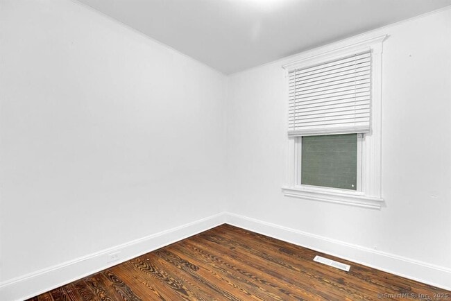 Building Photo - 84 Dewey St