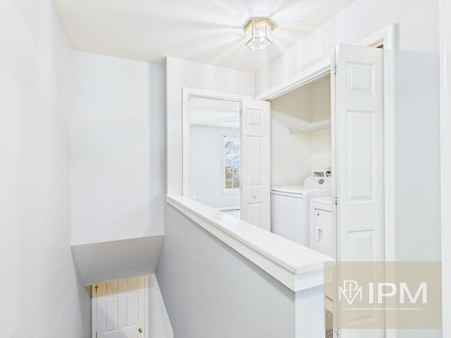 Building Photo - 1/2 First Months Rent!! Bright 2 Bed, 1.5 Bath Townhome in New Cumberland!