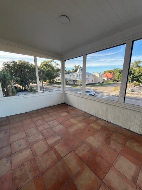 Building Photo - 301 E Palm Ave