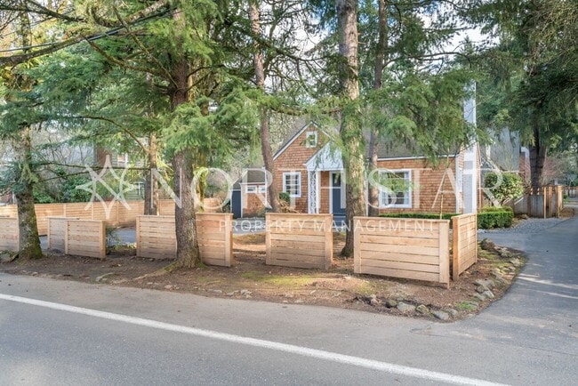 Building Photo - Newly Remodeled Lake Oswego Cottage With Lake Access.