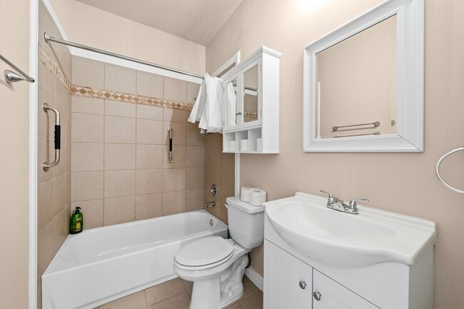 Building Photo - 17019 Seminole Ridge Dr