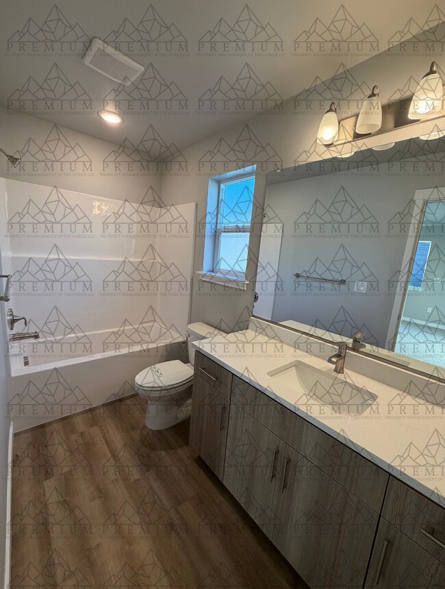 Building Photo - 1026 SE Warco Dr