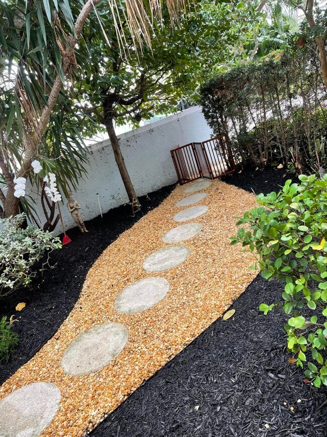 Building Photo - 250 S Ocean Blvd