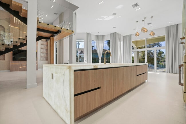 Building Photo - 3201 E Stonebrook Cir