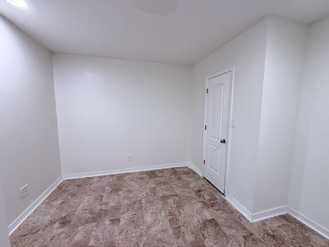 Building Photo - Moving Ready! 3-Bedroom   + 2-Bathroom + Bonus Room