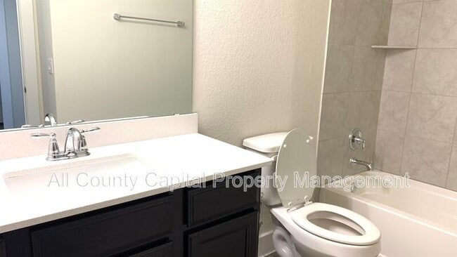 Building Photo - 13907 Osmarea Dr