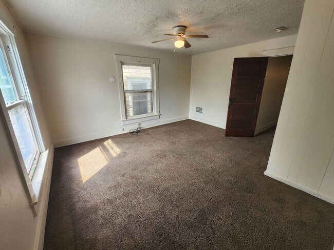 Building Photo - E Fairview, 205-207