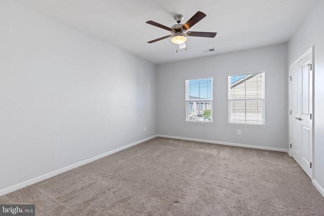 Building Photo - 537 Willow Bend Dr