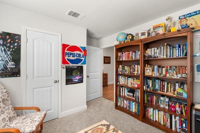 Building Photo - 1444 Acorn Wood