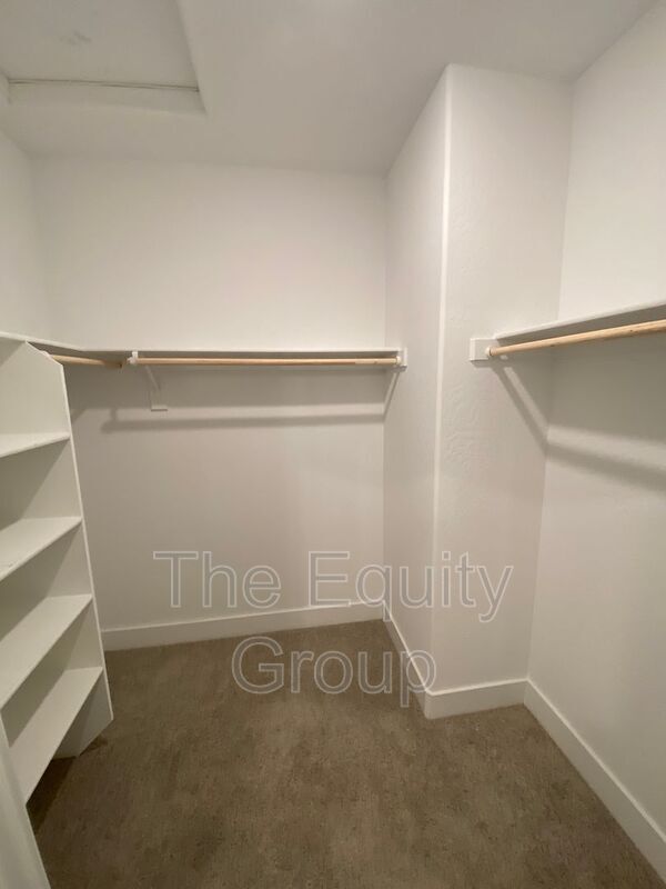 Building Photo - 113 E Tyler Ave