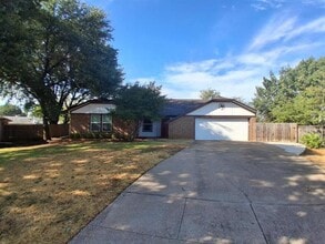 Building Photo - 2206 Sexton Dr