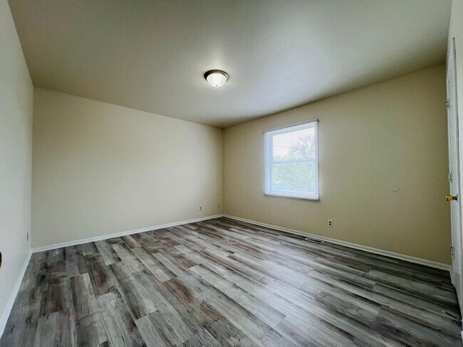 Building Photo - KHR-2711/2713-48-S