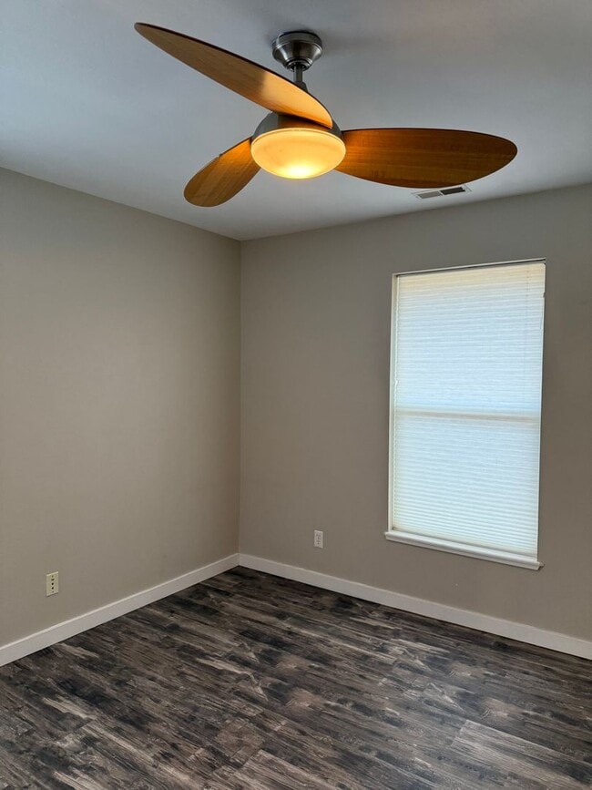 Building Photo - A Lovely Westside Single Family Home in the Desirable Valley West Subdivision