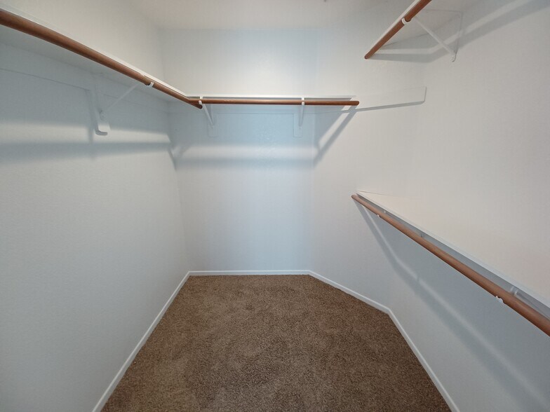 Building Photo - 583 Hildale Cir