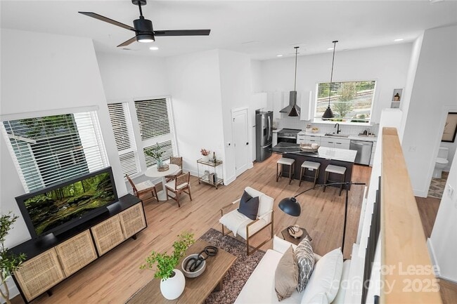 Building Photo - 411 Charles Ave