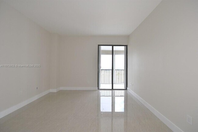 Building Photo - 3701 N Country Club Dr