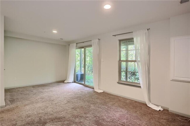 Building Photo - 126 Arbor Trail Dr