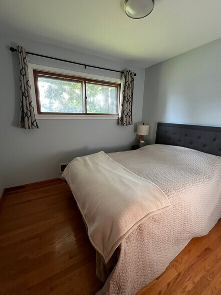 Building Photo - 541 N 109th St