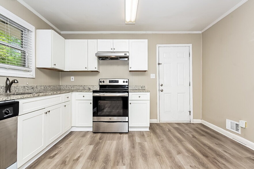 Building Photo - 694 Dixon Rd