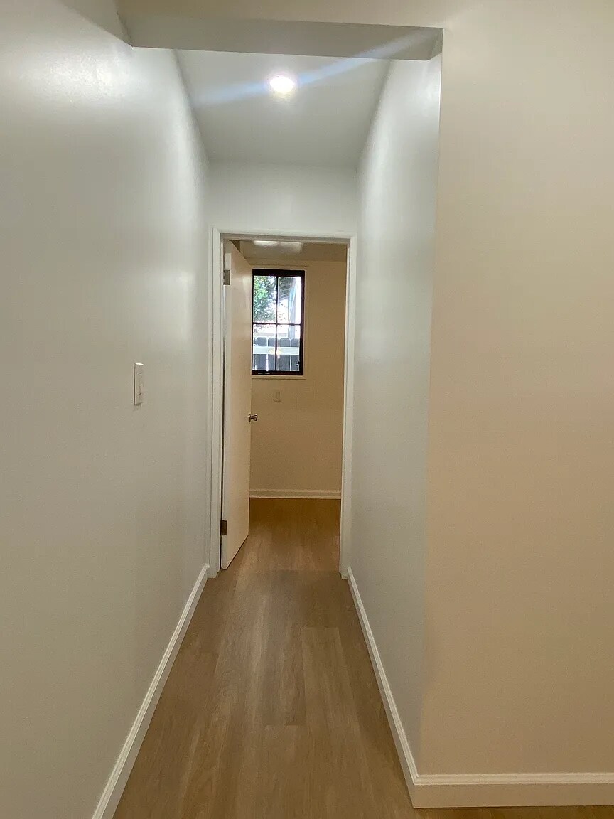 Building Photo - 11921 Hayford St