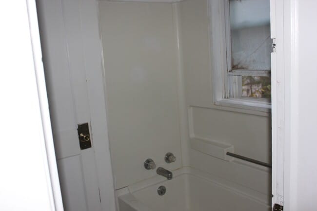 Building Photo - Two Bedroom Apartment for Rent