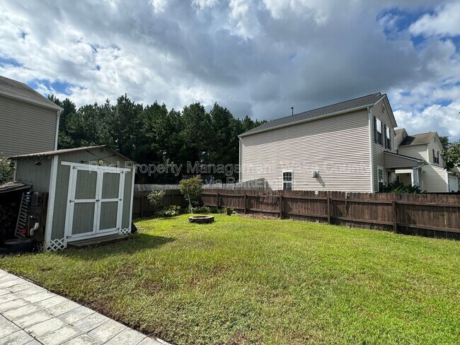 Building Photo - 2 Bellmore Ct