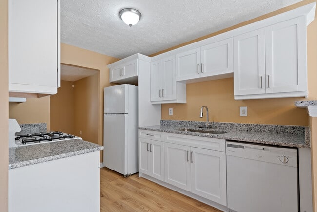 Building Photo - 7253 Crestside Dr