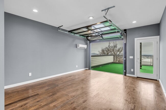 Building Photo - 418 37th Ave N