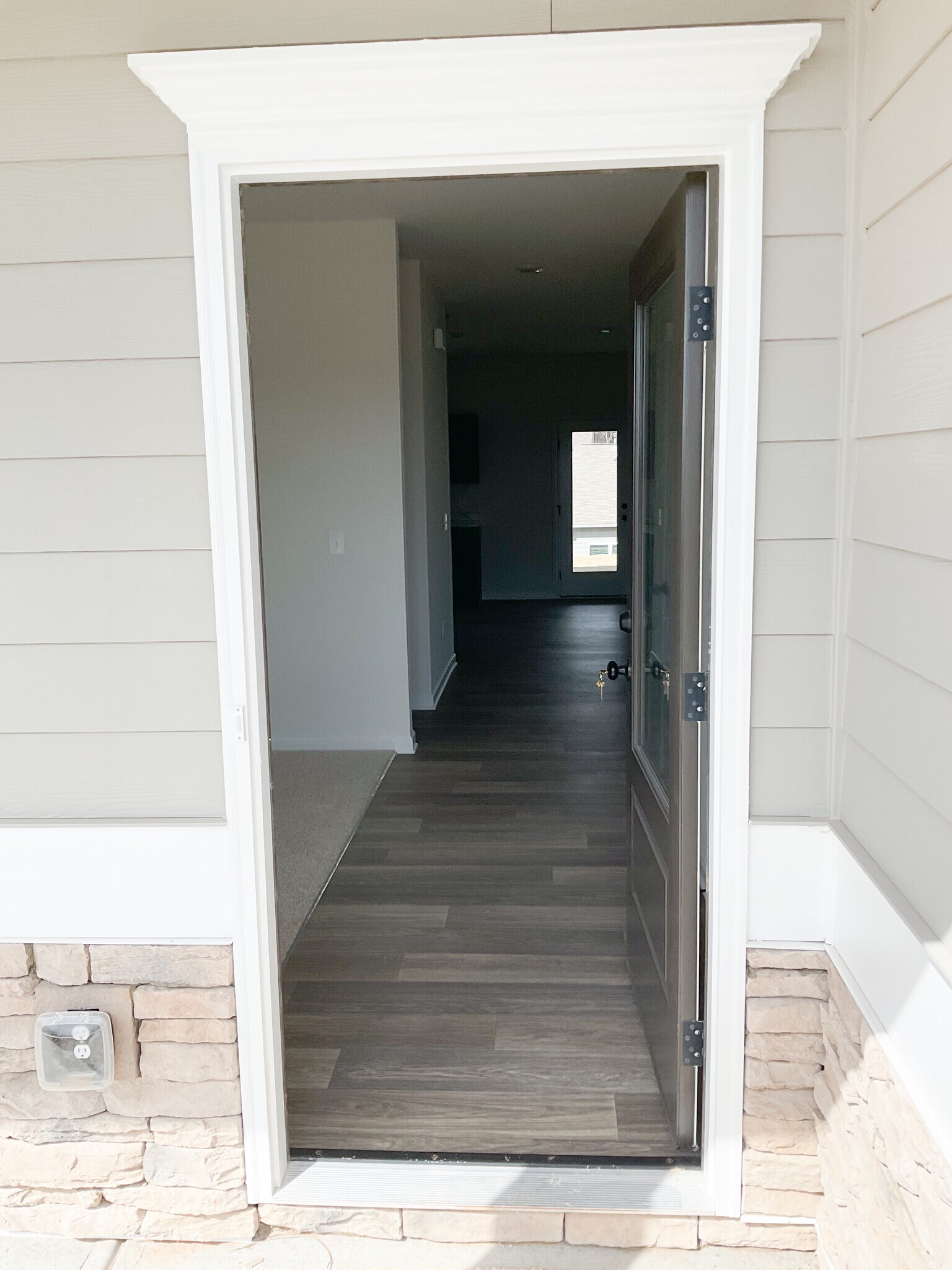 Building Photo - 627 Mountaintop Rd SW