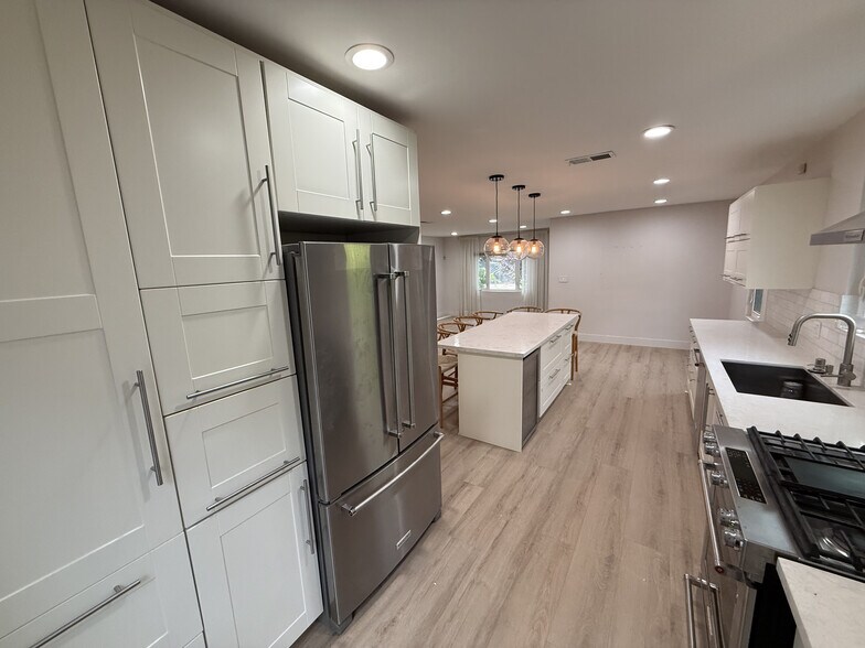 Building Photo - 14622 Huston St